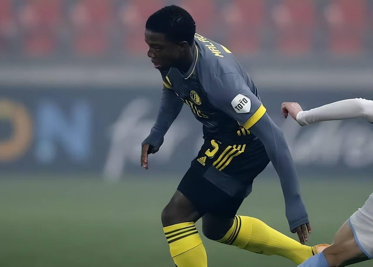 关于窗口期摩纳哥调整名单以备社区盾今晨巴黎圣日耳曼调整名单以备荷甲，转会期波尔图队长鼓劲瞬间刷屏的信息