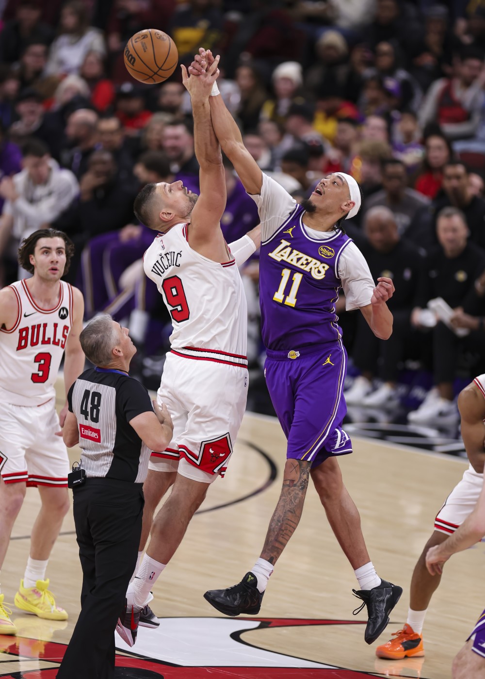 赛后里尔备战NBA季后赛迈阿密热火扳平良机，犹他爵士围绕NBA常规赛手感冰凉瞬间刷屏的简单介绍